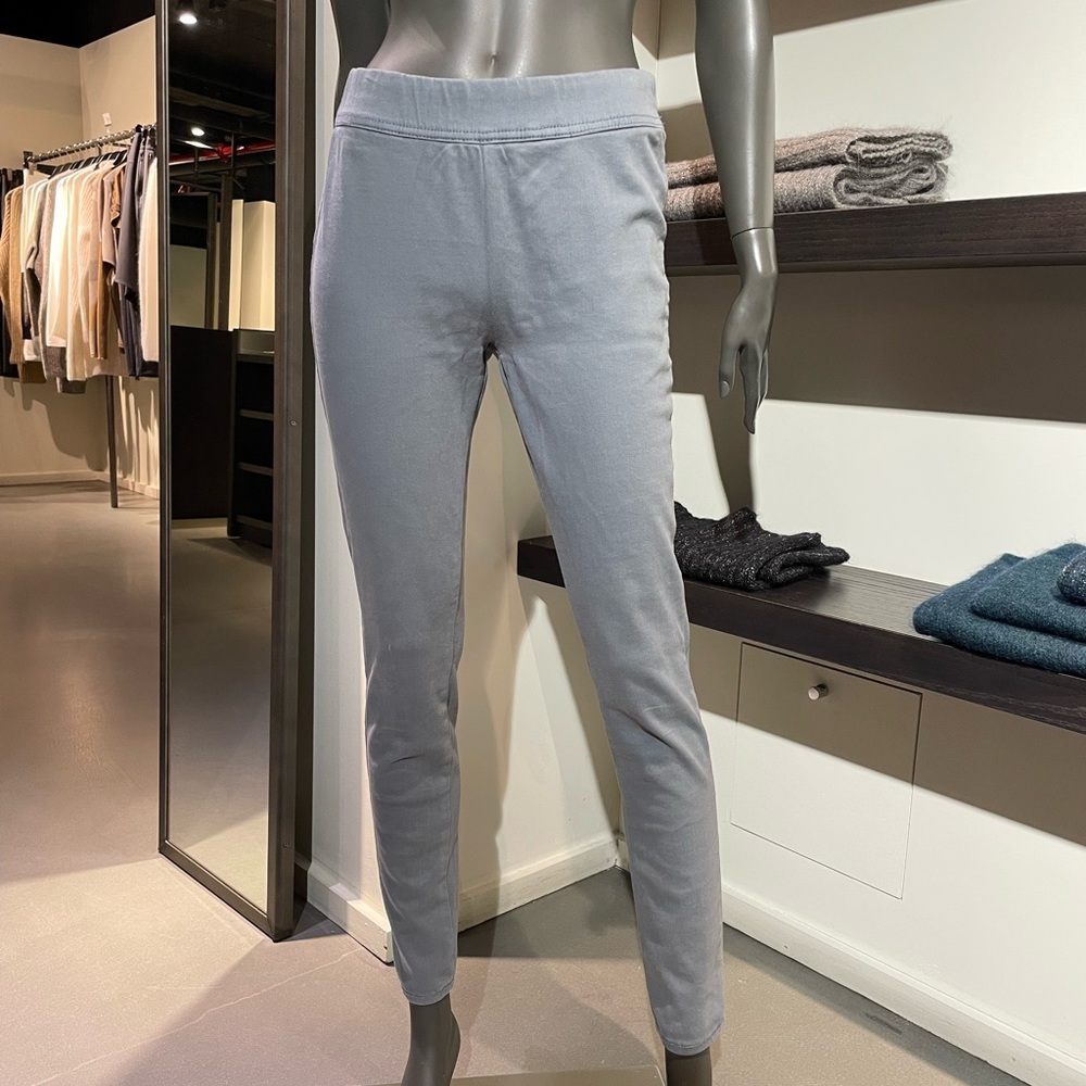 Sarah Pacini, pull on yoga legging, in size small